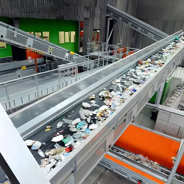 自動化固體廢物分選設(shè)備生產(chǎn)線,展示磁選機、篩分機和光學分選機協(xié)同工作